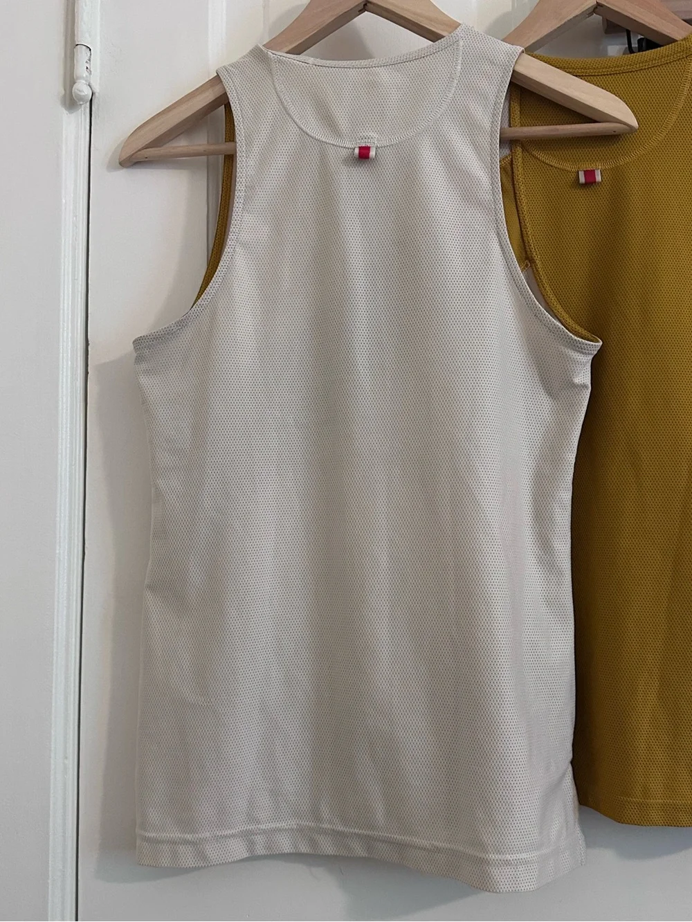 Tracksmith Van Cortlandt Singlet Long Sleeve Shorts Set Honey Gold Ivory Small - Picture 3 of 10